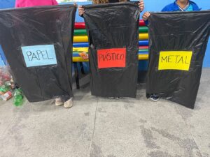 Mãos que reciclam: estudantes da Escola Municipal Filadélfia transformam resíduos em aprendizado