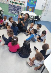 Na Cidade de Deus, EDI Ana Carolina Pacheco da Silva aproxima crianças dos rios e da biodiversidade brasileira